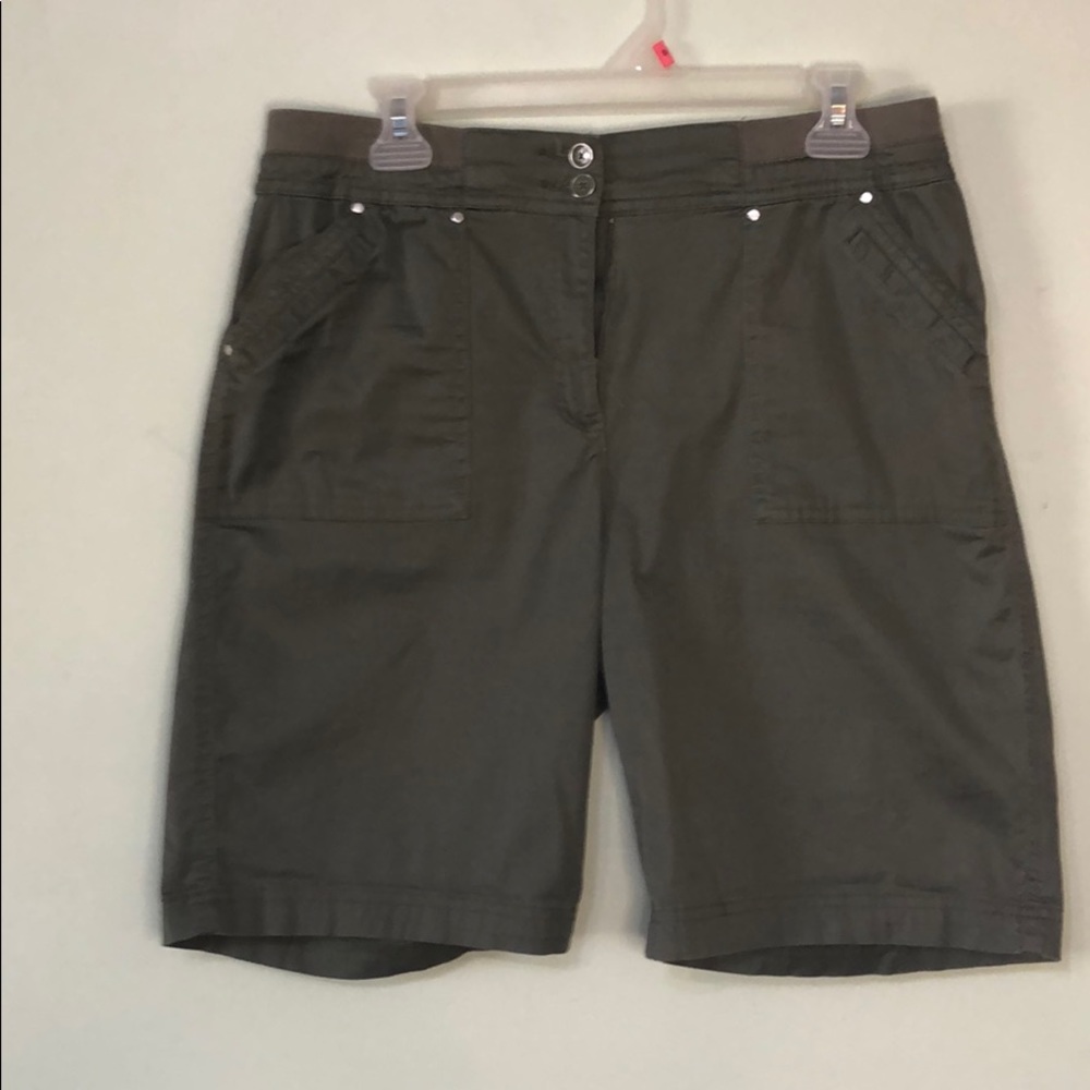 Karen Scott khaki cargo shorts